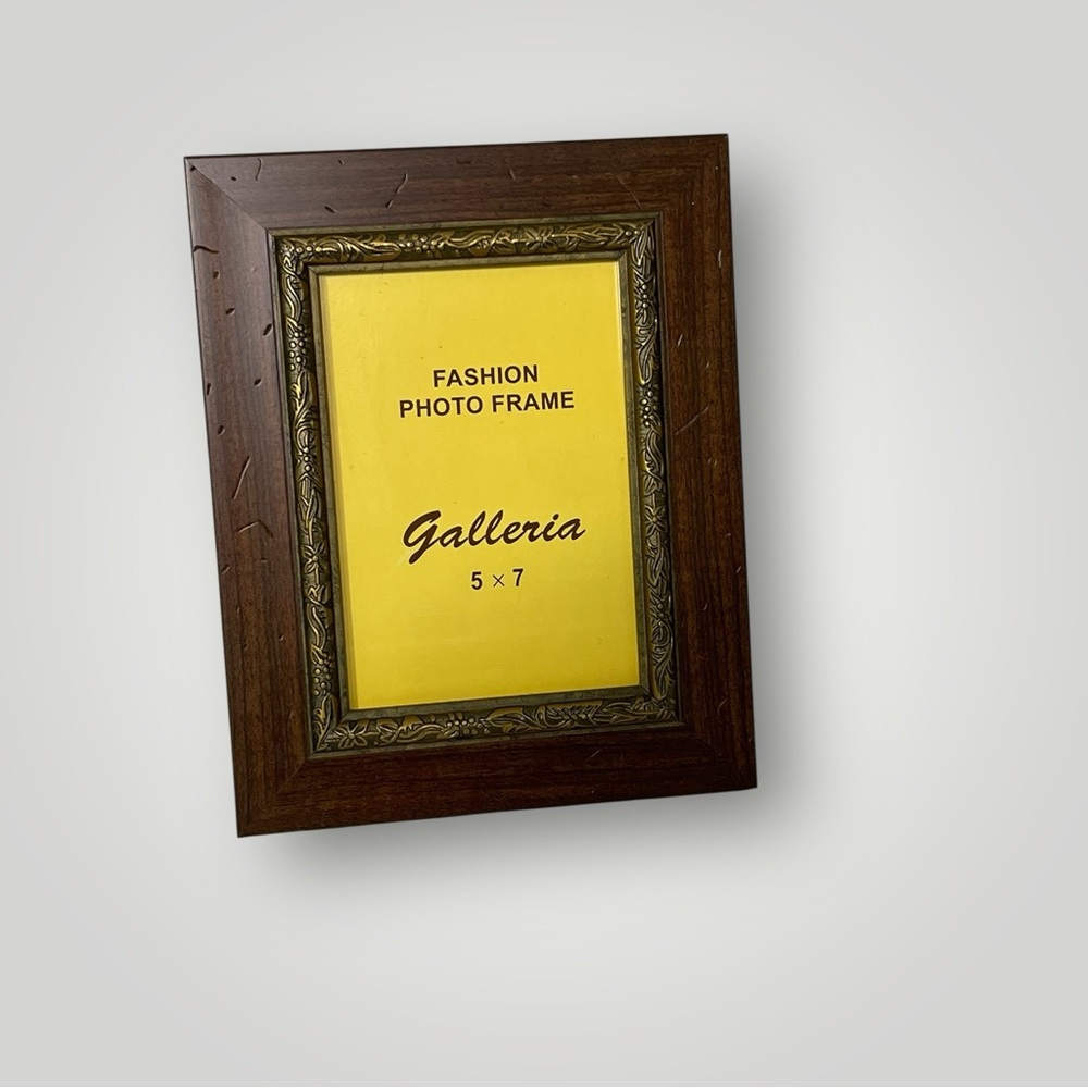 Galleria Ornate‎ Metal and Rustic Wood 5 x 7 Free Standing Frame Vintage